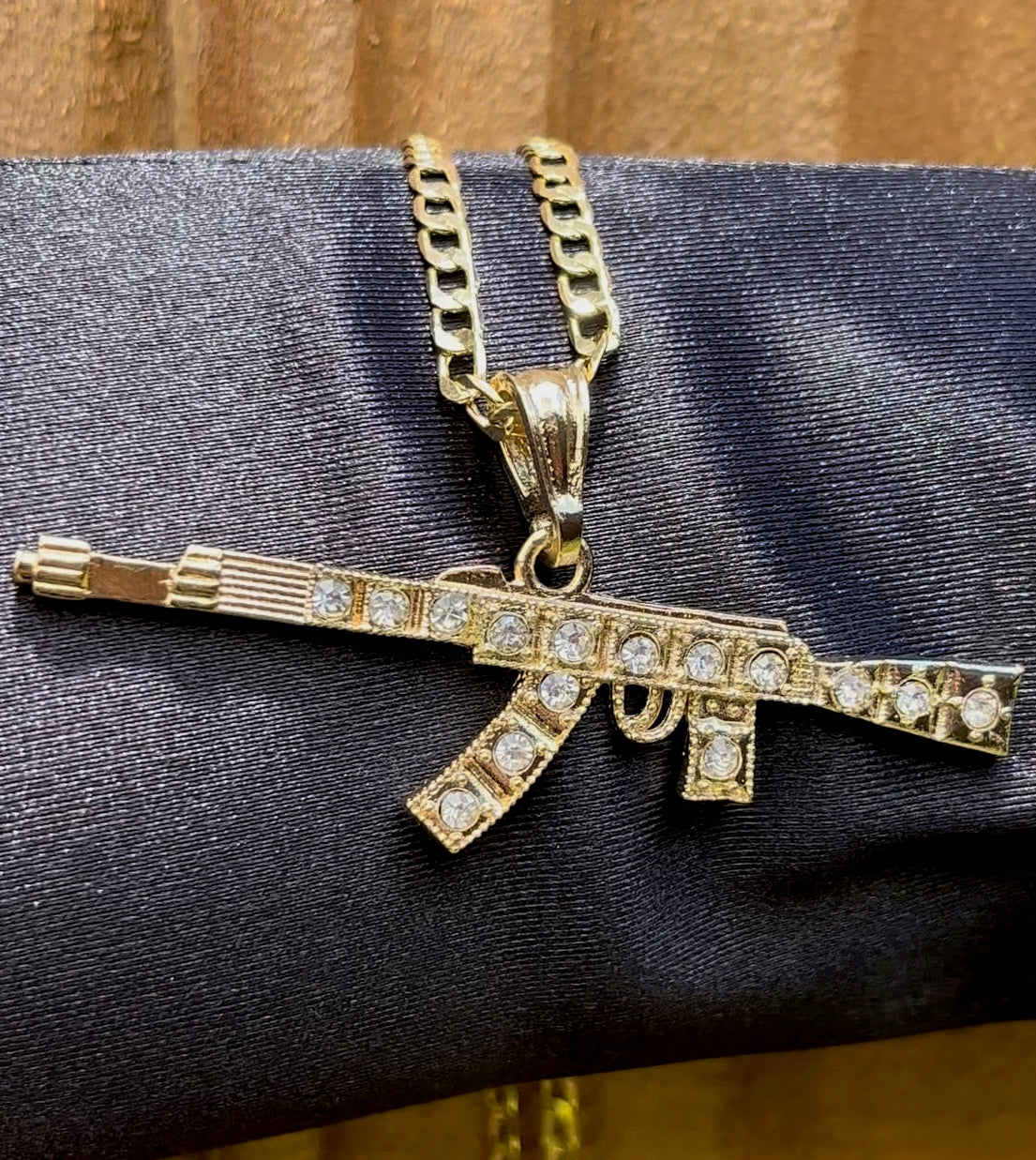 Gun pendant